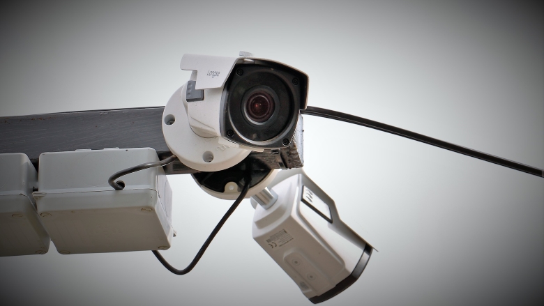 smart AI camera untuk keamanan gedung dan rumah